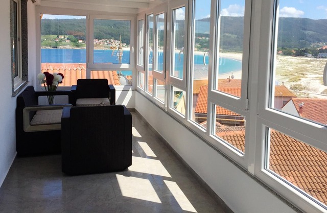 Homerez - 80 m away from the beach! Appartement for 4 ppl. with sea view at Laxe
