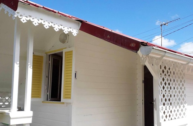 Homerez - Amazing bungalow for 2 ppl. with garden and terrace at Fort-de-France