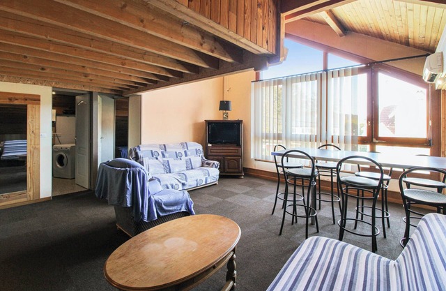 Homerez - Apartment in Échenans with parking