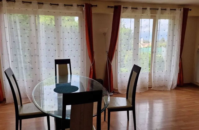 Homerez - Apartment in Vaujours