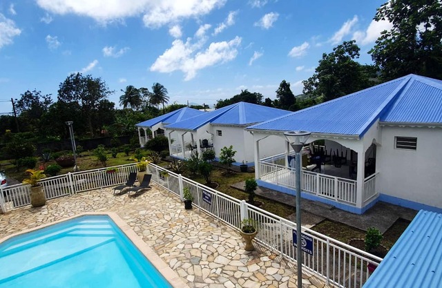 Homerez - Beautiful bungalow for 5 ppl. with shared pool at Capesterre-Belle-Eau
