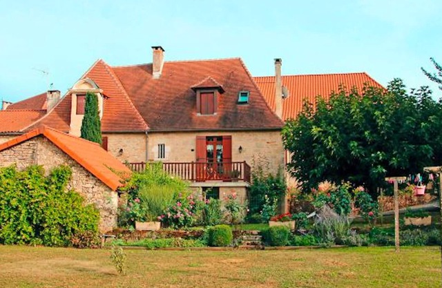 Homerez - Beautiful house for 3 ppl. with garden at Cherveix-Cubas