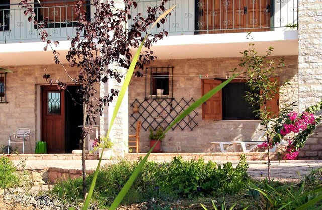 Homerez - Beautiful apartment With sea view and garden