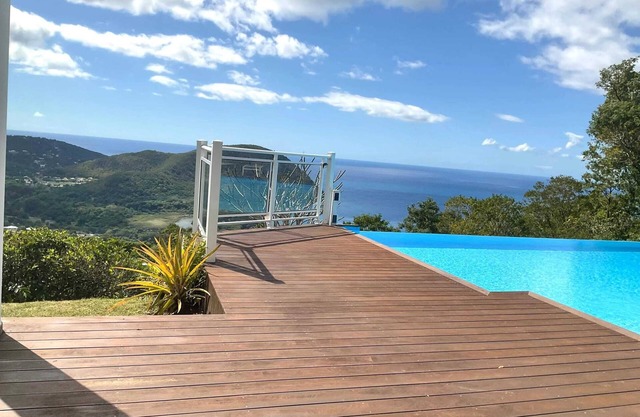 Homerez - Beautiful villa with pool in Caféière