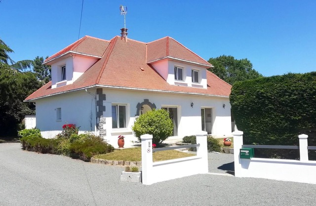 Homerez - Big house 1 km away from the beach for 13 ppl. at Donville-les-Bains