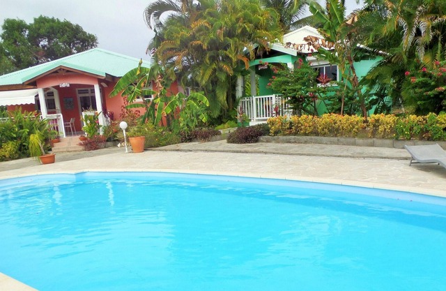 Homerez - Bungalow 8 km away from the beach for 4 ppl. with shared pool