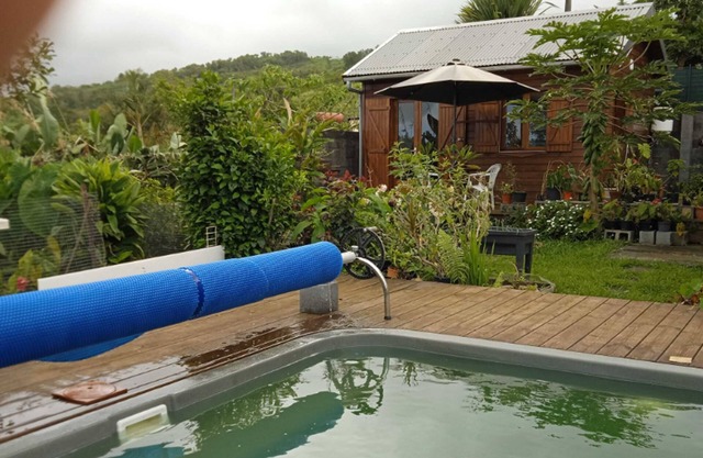 Homerez - Bungalow for 2 ppl. with swimming-pool and sea view at Saint-Paul