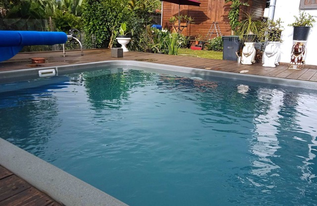 Homerez - Bungalow with pool in Saint-Paul. -
