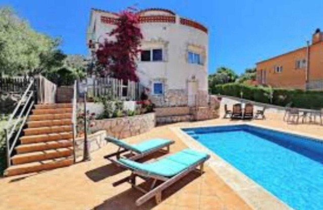 Homerez - Chalet for 10 ppl. with swimming-pool and terrace at Palau saverdera