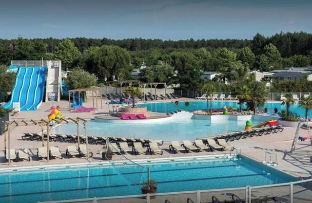 Homerez - Charming Bungalow Gastes Private Pool