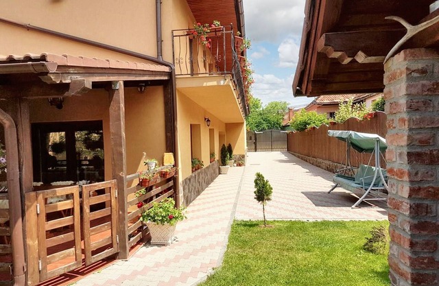 Homerez - Charming House in Săcele with Garden View + BBQ