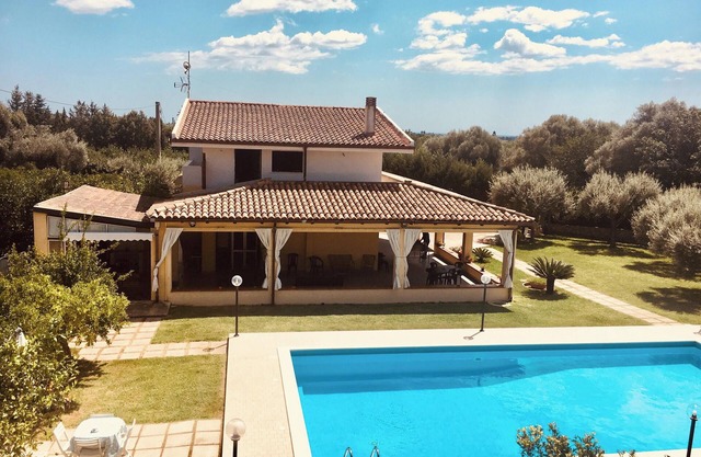 Homerez - Charming Villa in Floridia