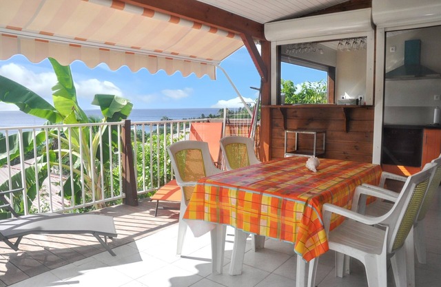 Homerez - Comfortable bungalow in Bouillante with sea view