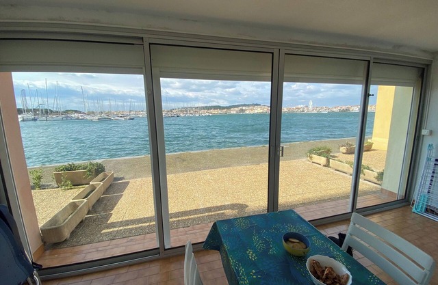 Homerez - Cosy Apartment in Agde with Shared Pool