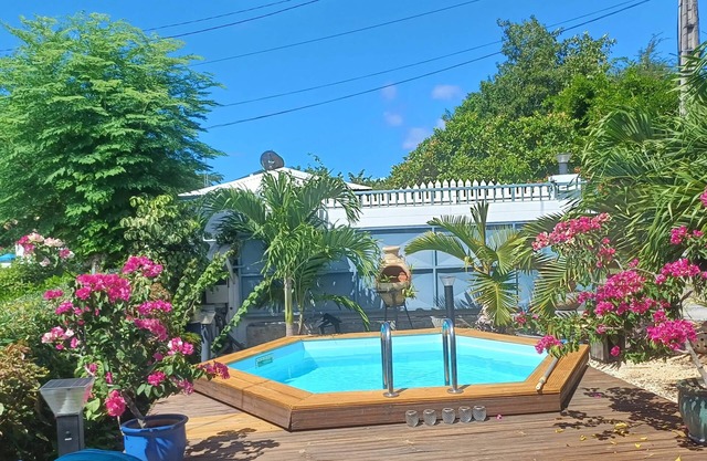 Homerez - Elegant villa in Bouillante with private pool