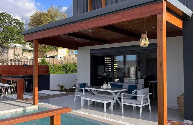 Homerez - Elegant villa with private pool in Saint Paul + Sea view