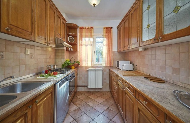 Homerez - Elegant Villa in Ližnjan with Private Pool