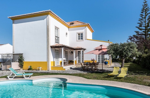 Homerez - Elegant Villa in Azeitão with Private Pool