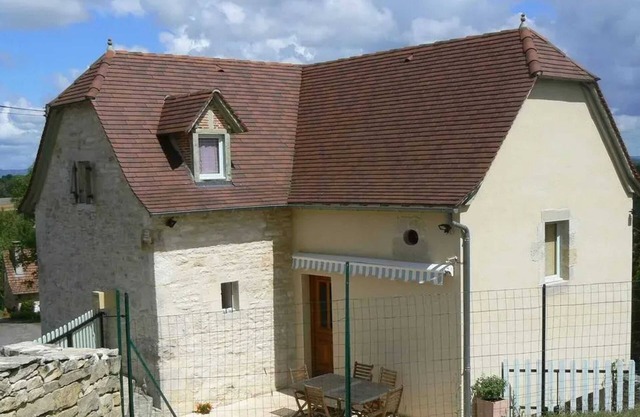 Homerez - Family-friendly House in Faycelles with Terrace