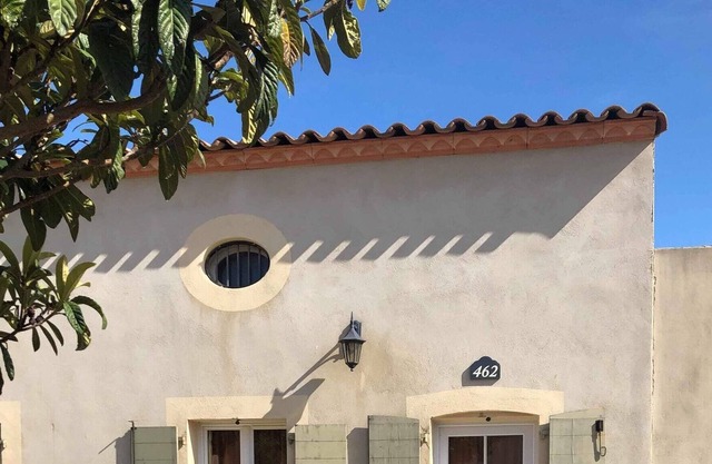 Homerez - Beautiful house for 4 ppl. with shared pool at Gallargues-le-Montueux