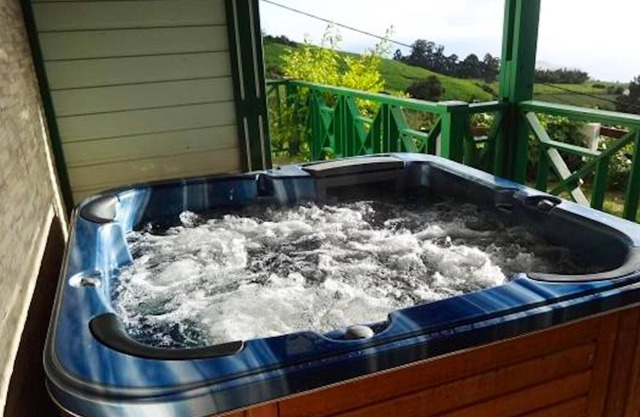 Homerez - House 19 km away from the beach for 6 ppl. with jacuzzi at Saint Paul