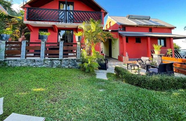Homerez - House 7 km away from the beach for 3 ppl. with garden at Trois Bassins
