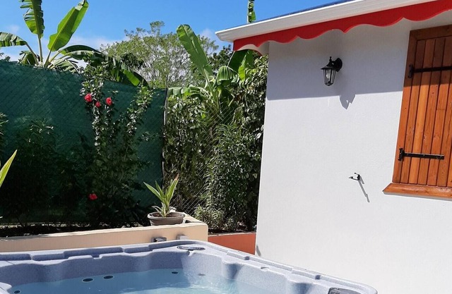 Homerez - House 8 km away from the beach for 6 ppl. with jacuzzi at Petit-Canal