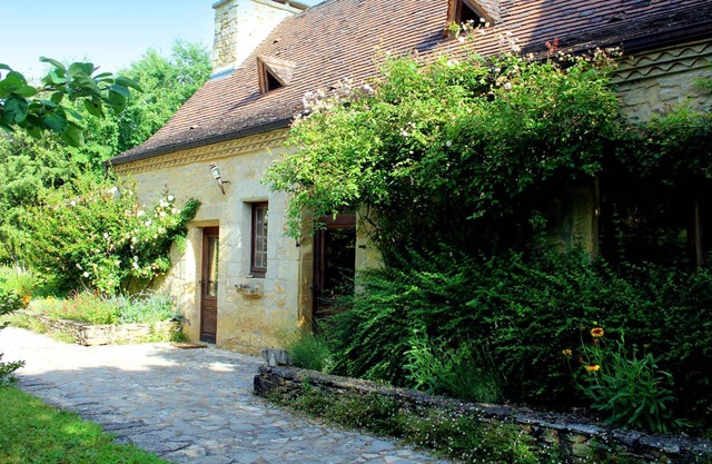 Homerez - House for 8 ppl. with shared pool and terrace at Saint-Cybranet