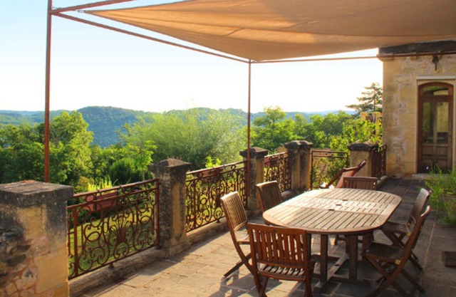 Homerez - House for 9 ppl. with shared pool and terrace at Saint-Cybranet