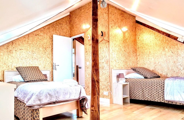 Homerez - House for 10 ppl. with garden, terrace and balcony at Argenteuil
