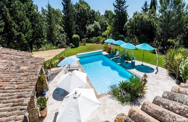 Homerez - House for 10 ppl. with swimming-pool, garden and terrace at Taradeau