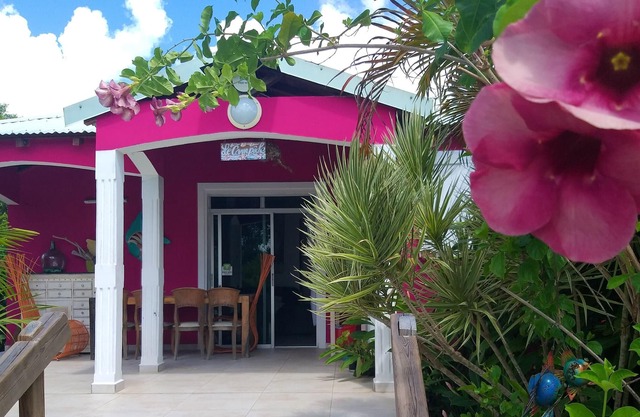 Homerez - House for 4 ppl. with shared pool, garden and terrace at Petit-Canal