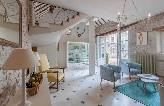 Homerez - House with Garden in Cellettes