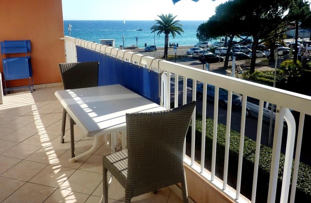Homerez - Nice appartement for 4 ppl. with sea view and balcony at Fréjus