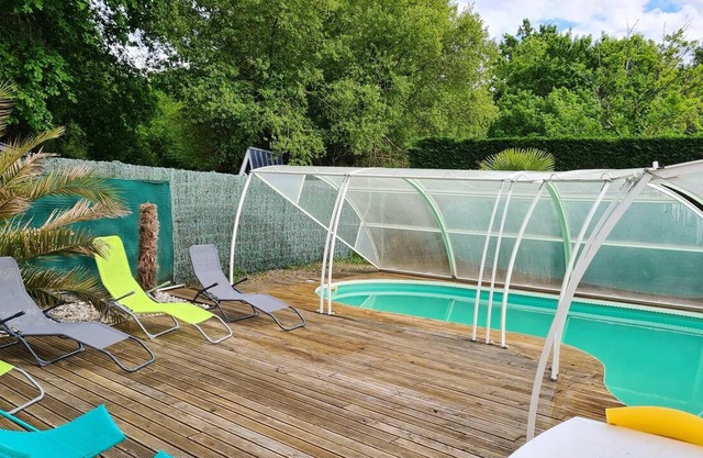 Homerez - Nice house for 8 ppl. with swimming-pool and terrace at Labouheyre