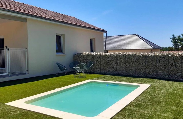 Homerez - Nice villa for 6 ppl. with swimming-pool and terrace at Martel