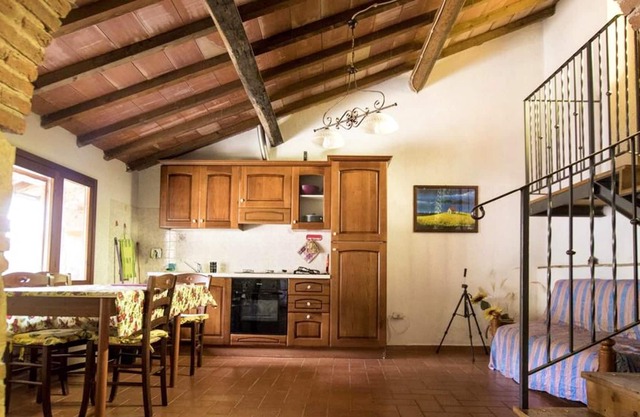 Homerez - Spacious apartement for 8 ppl. with shared pool at Massa Marittima