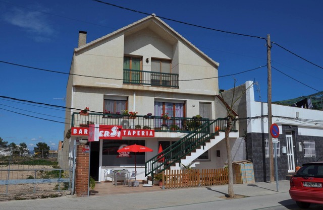 Homerez - Spacious House in Deltebre, Terrace Included