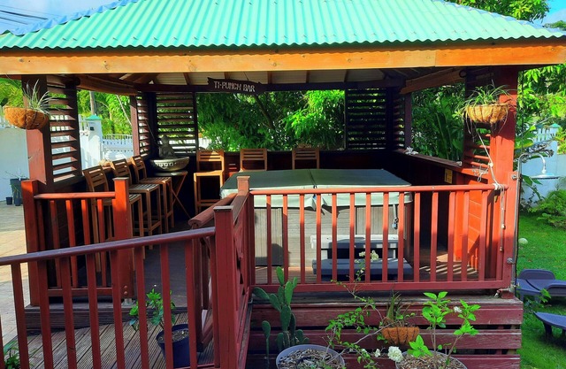 Homerez - Spacious House with Jacuzzi in Deshaies - Mountain and Garden View