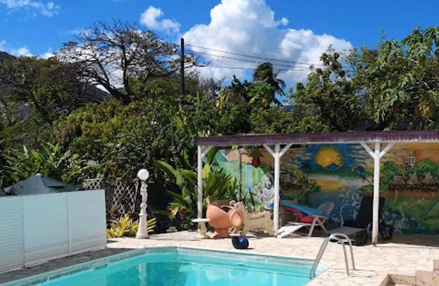 Homerez - Villa for 2 ppl. with swimming-pool and garden at Trois-Rivières