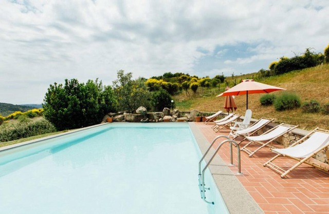 Homerez - Villa for 14 ppl. with swimming-pool and terrace at Santa Fiora