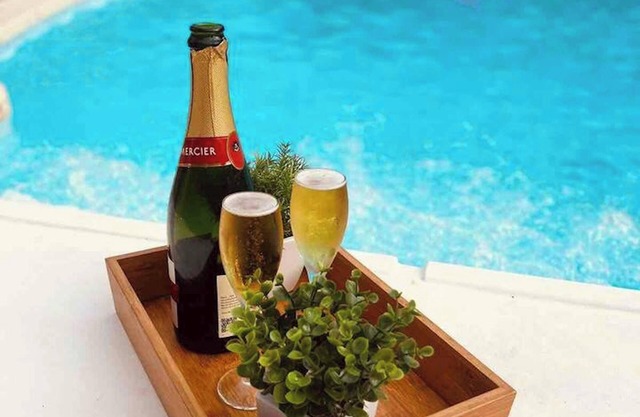 Homerez - Villa in Goyave with Pool