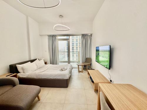 Homes2Retreat - Cozy Studio with Pool and Sauna in Al Furjan
