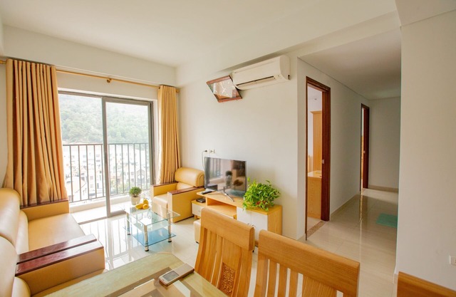 Hometel in Bai Chay, Ha Long with two bedrooms, kitchen, living room