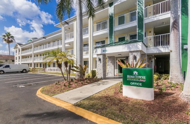 HomeTowne Studios by Red Roof Fort Lauderdale