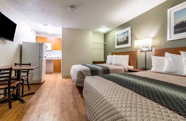 HomeTowne Studios by Red Roof Houston - Northwest