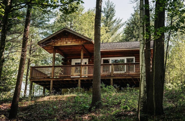Honeymoon Cabin with Jacuzzi Tub