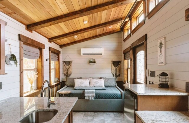Honeymoon Retreat-Sauna, Spa Deck + Wine Tasting