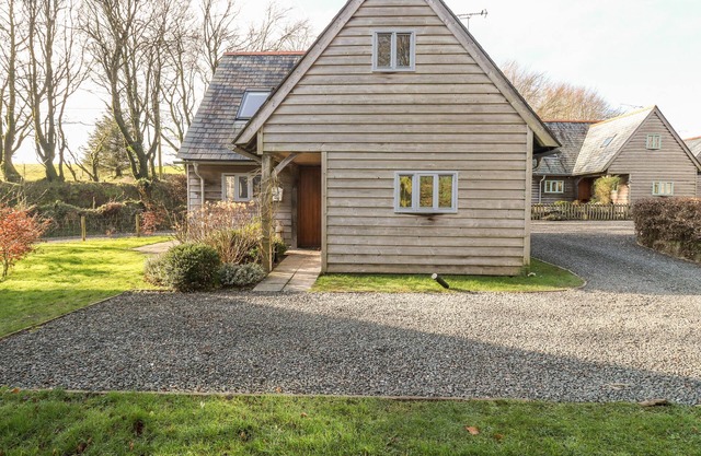 HONEYPOT LODGE, pet friendly, character holiday cottage in Camelford