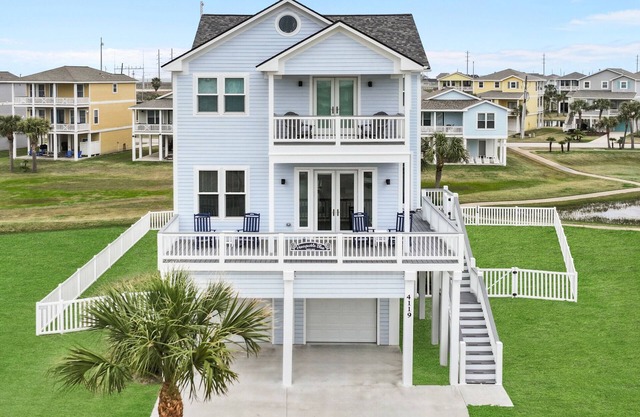 HONEYSUCKLE BLUE 6-min walk to beach - a retreat in Pointe West, Galveston
